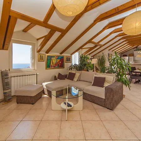 Apartment Varina *