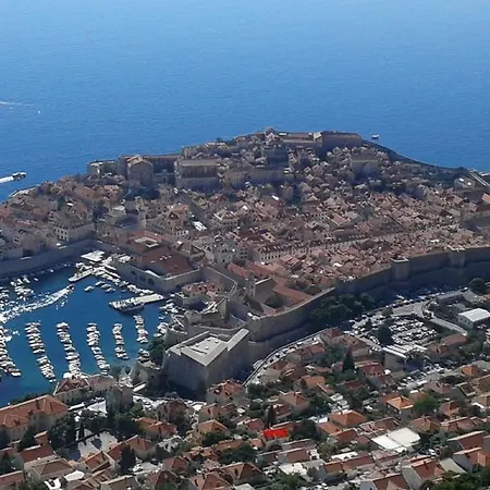 Varina アパート *